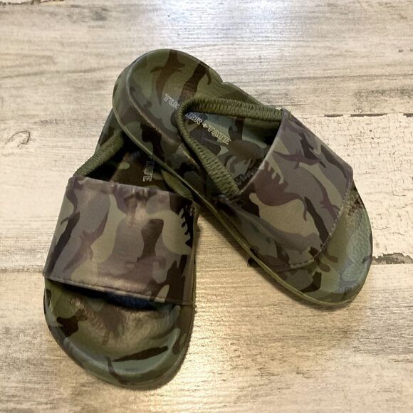 Tucker & Tate camouflage Sandal Jessiee Slide Size 8 NWT - Picture 4 of 4